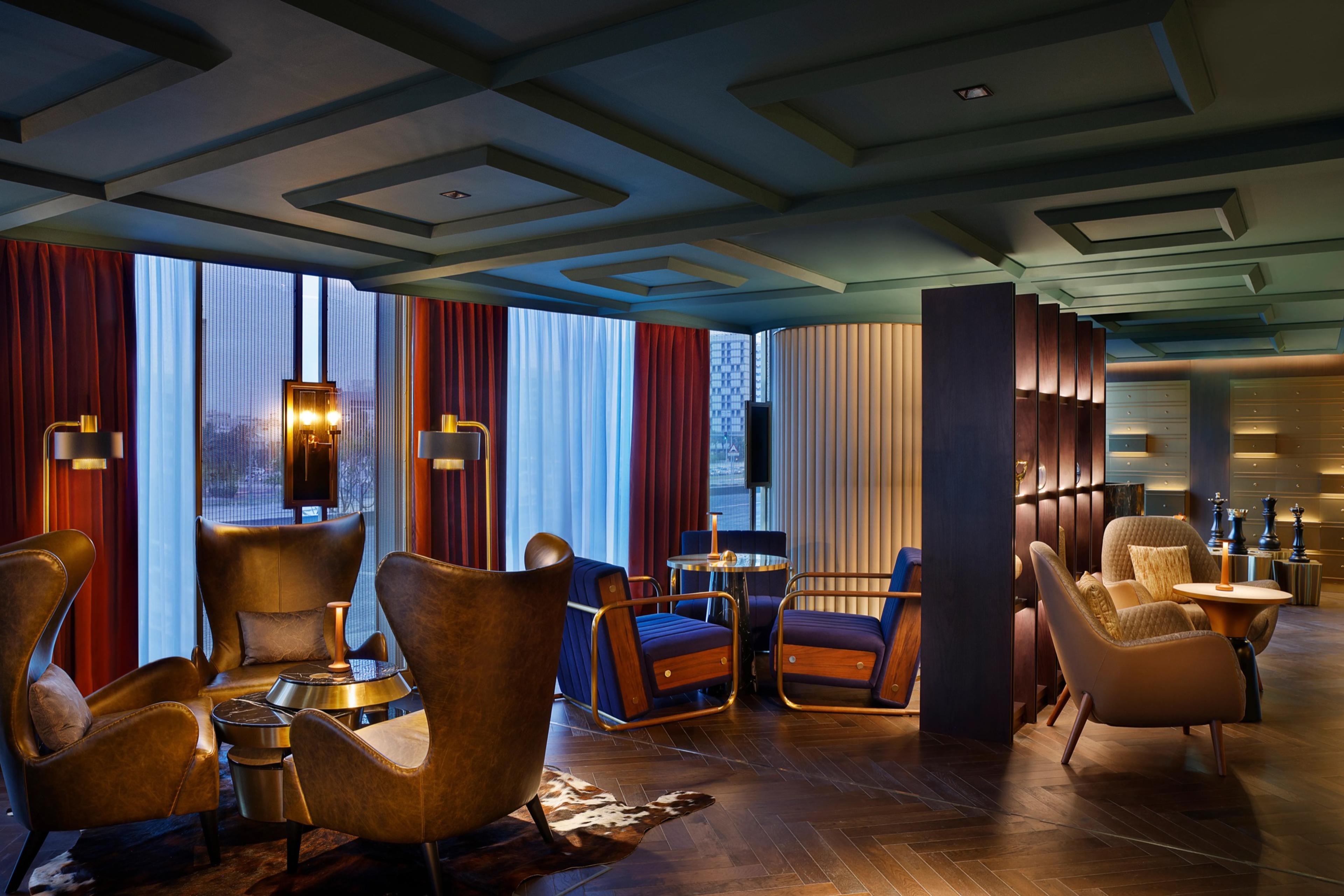 NEOZ Tall Poppy — Trade Room, Conrad, Bahrain