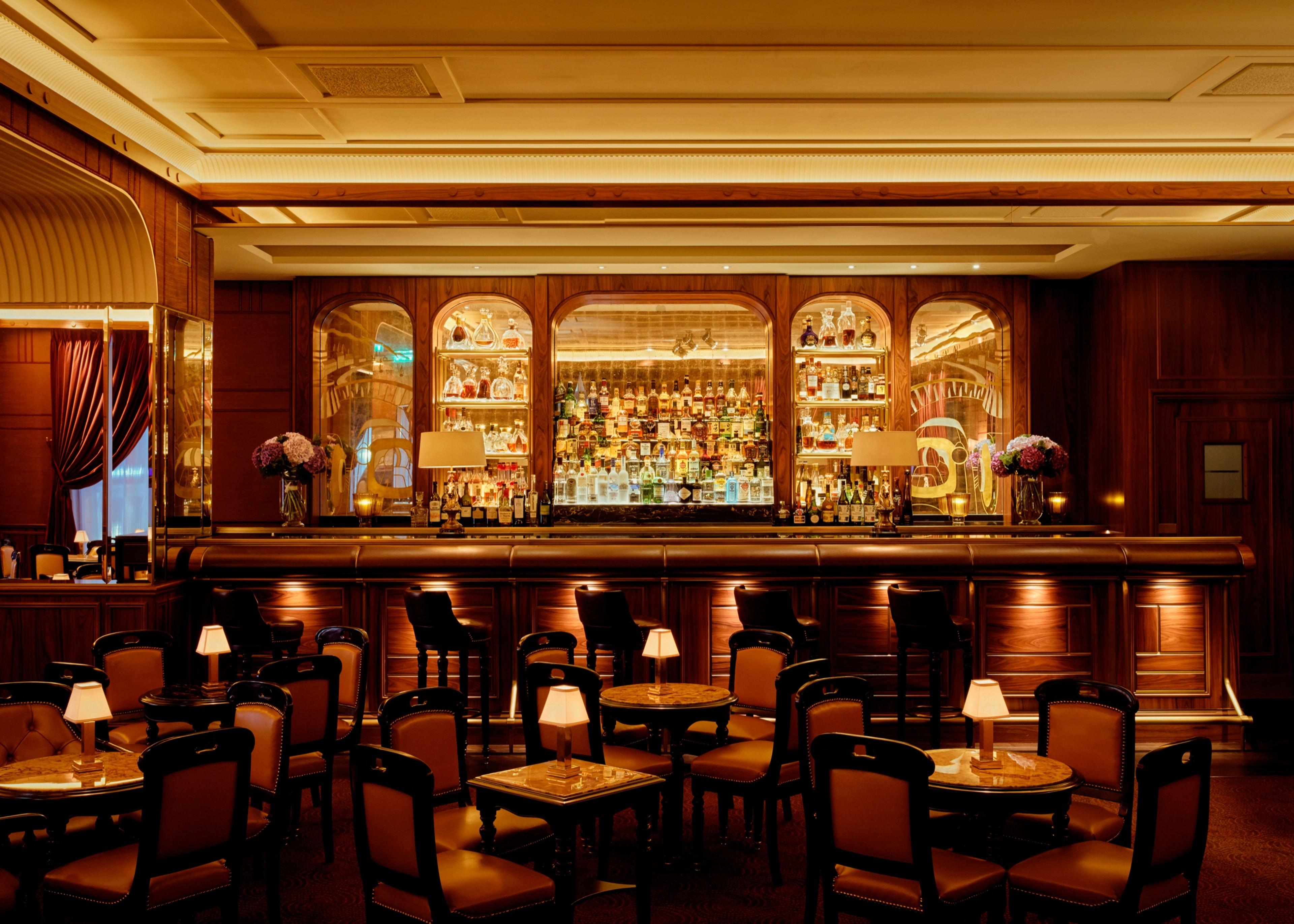 NEOZ Albert — Le Bar Américain, Place du Casino, Monaco