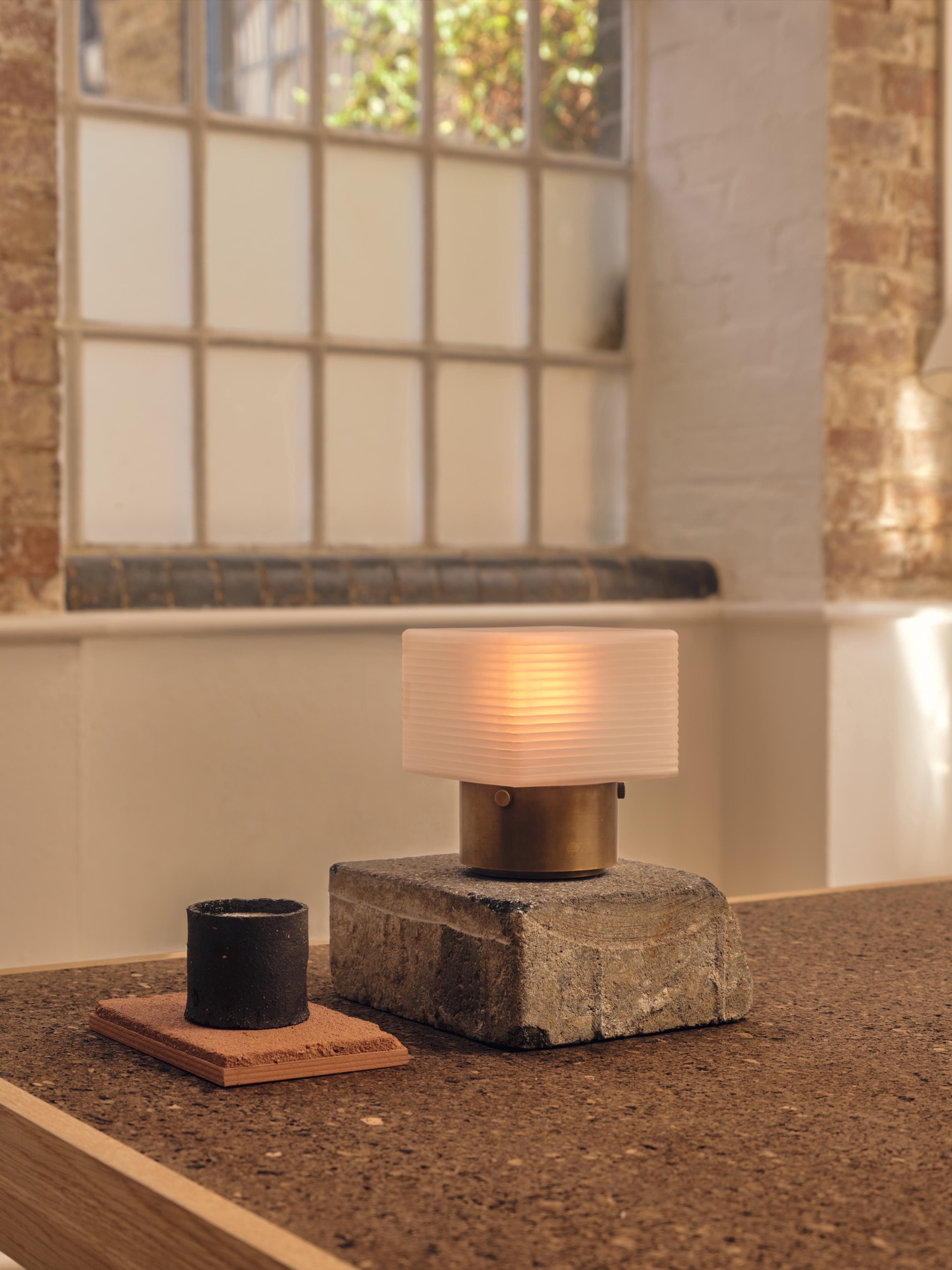 Corner Light — Warm Candle (1800K)