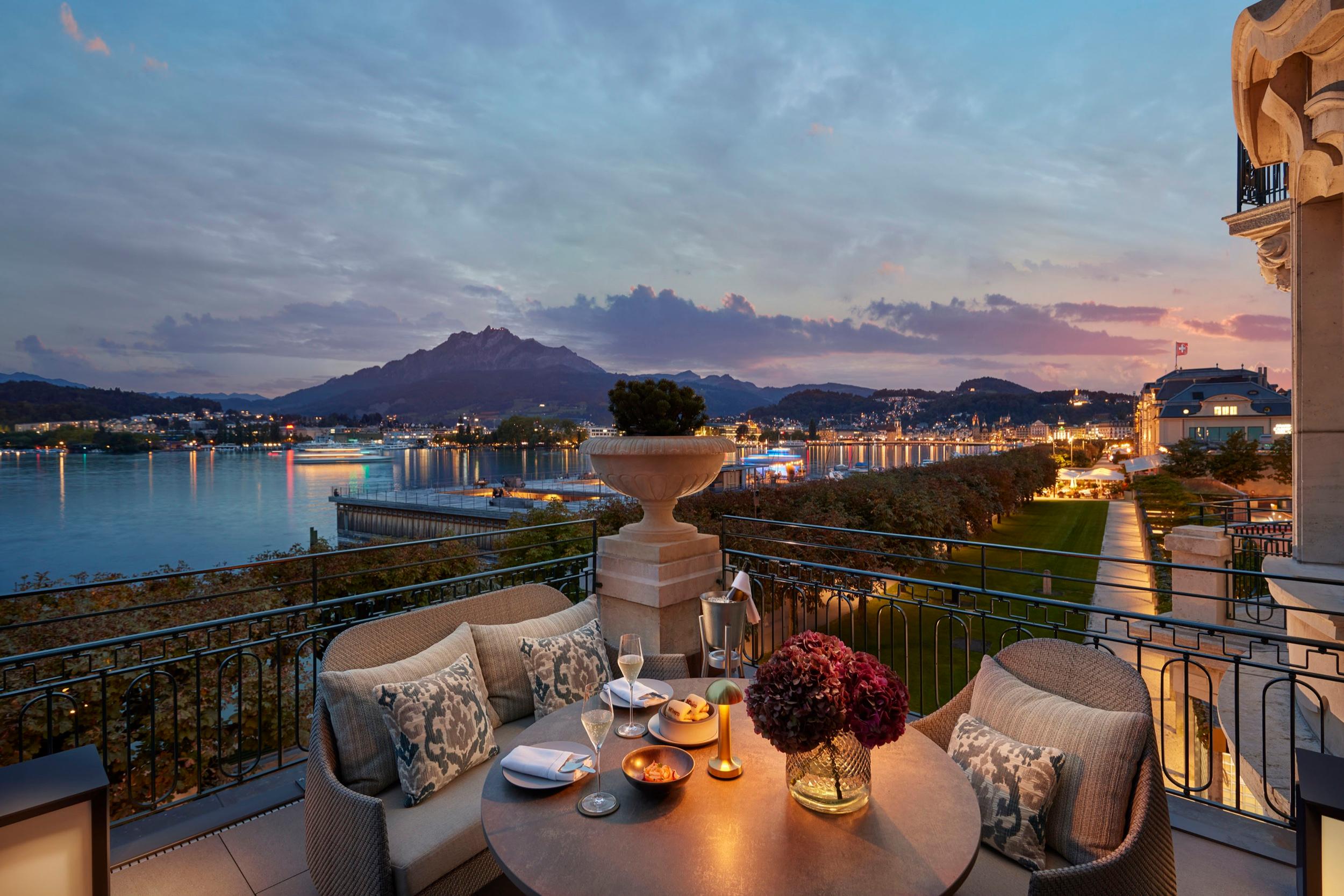 NEOZ Victoria im Mandarin Oriental Palace Luzern – kabelloses Licht im Fine Dining