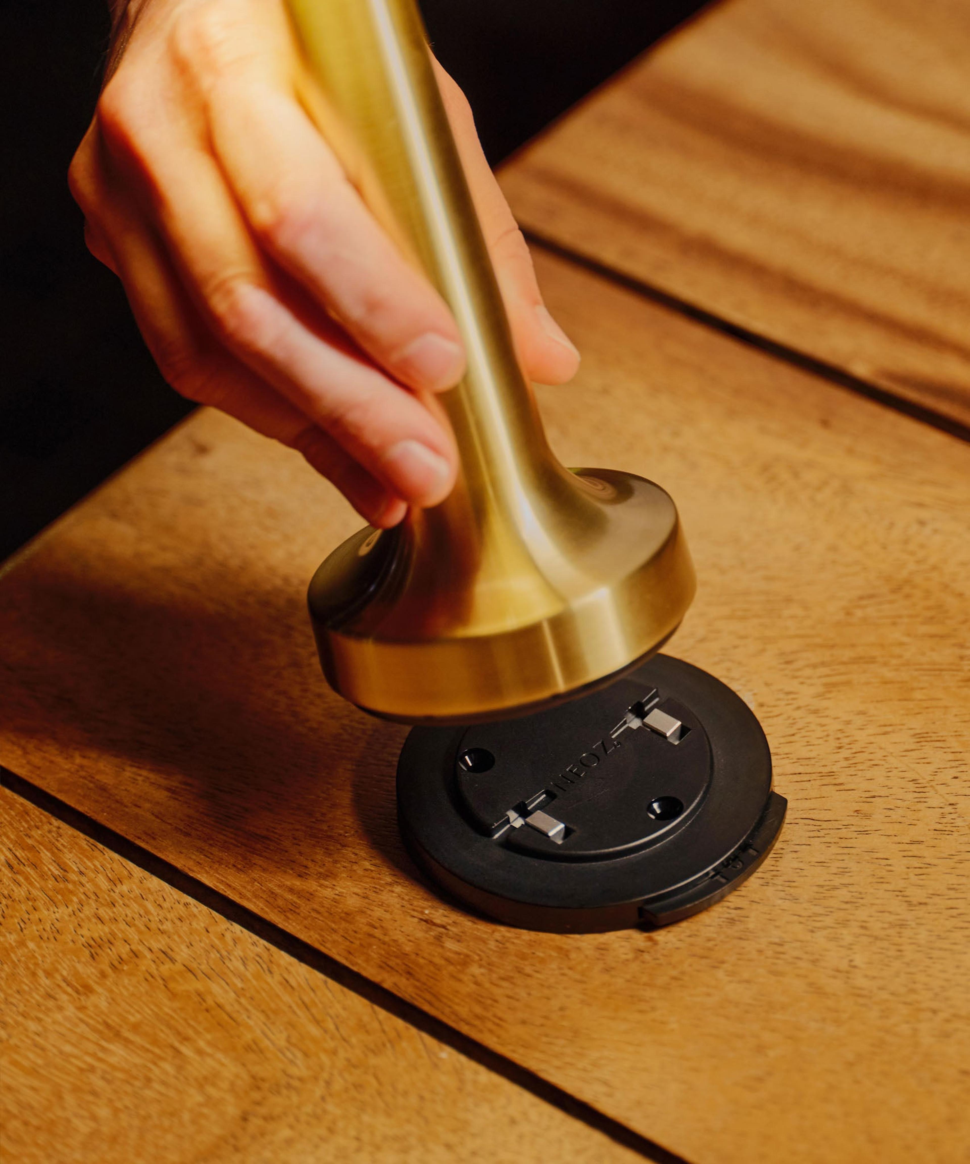 Cordless Lamp Lock