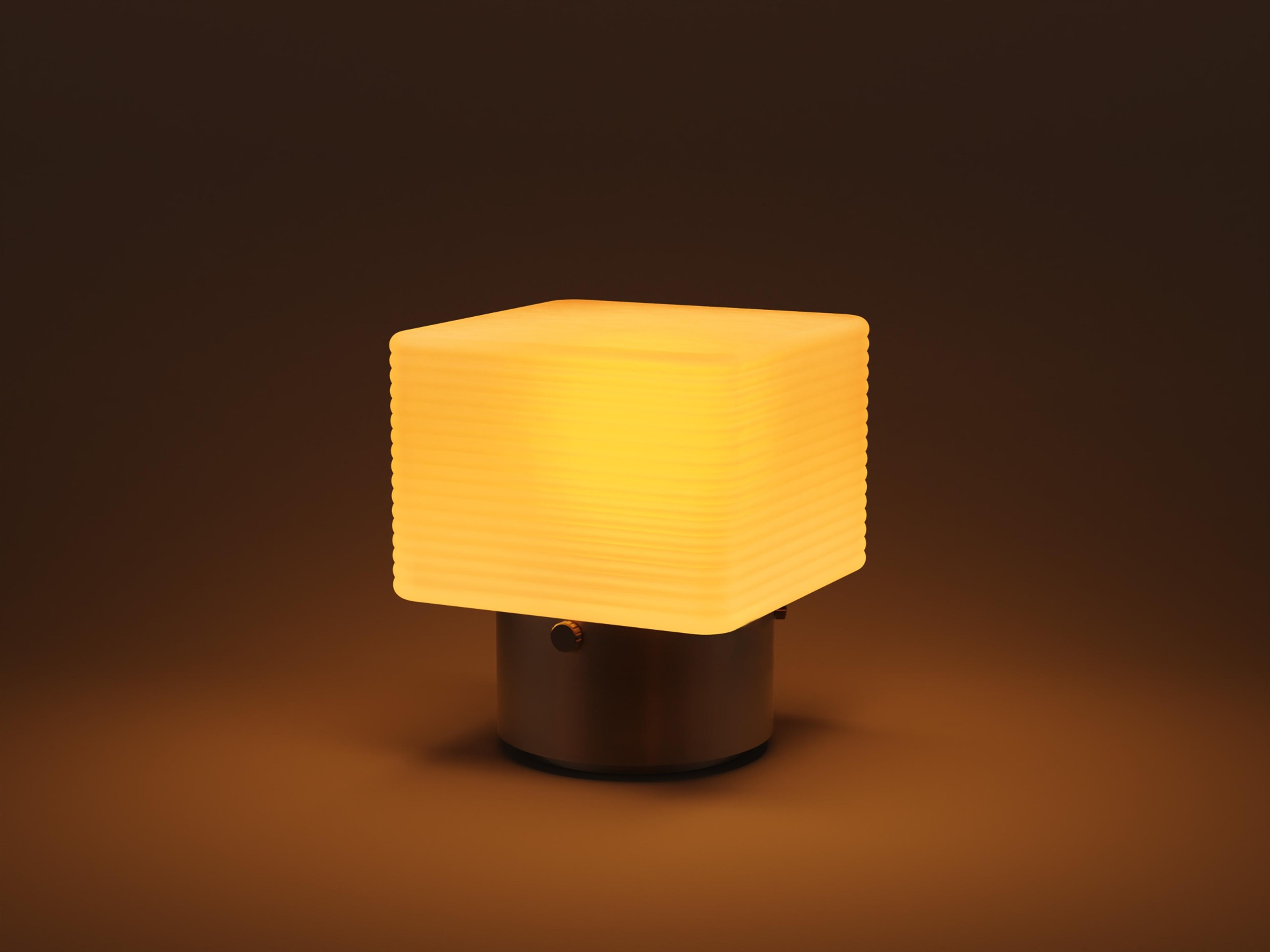 Corner Light — Warm Candle (1800K)