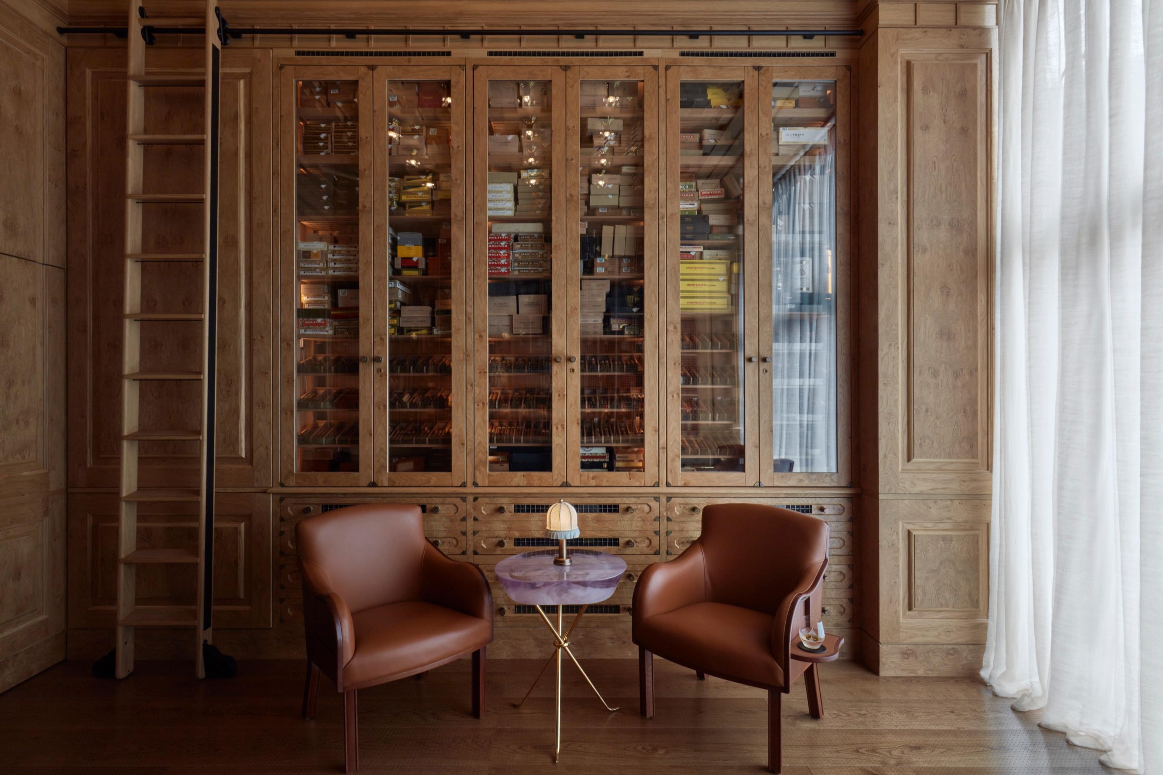NEOZ Custom Victoria — The Connaught, London