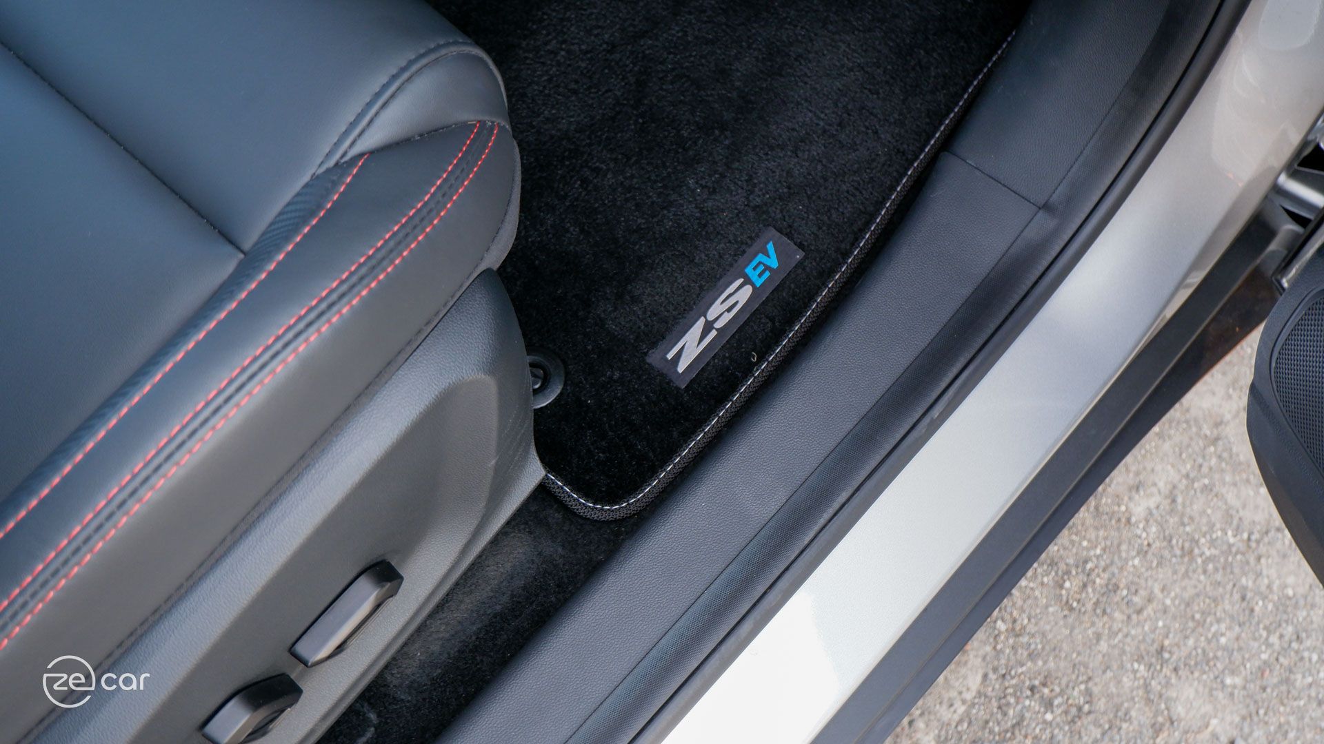MG ZS EV front seat sunroof and floor mats