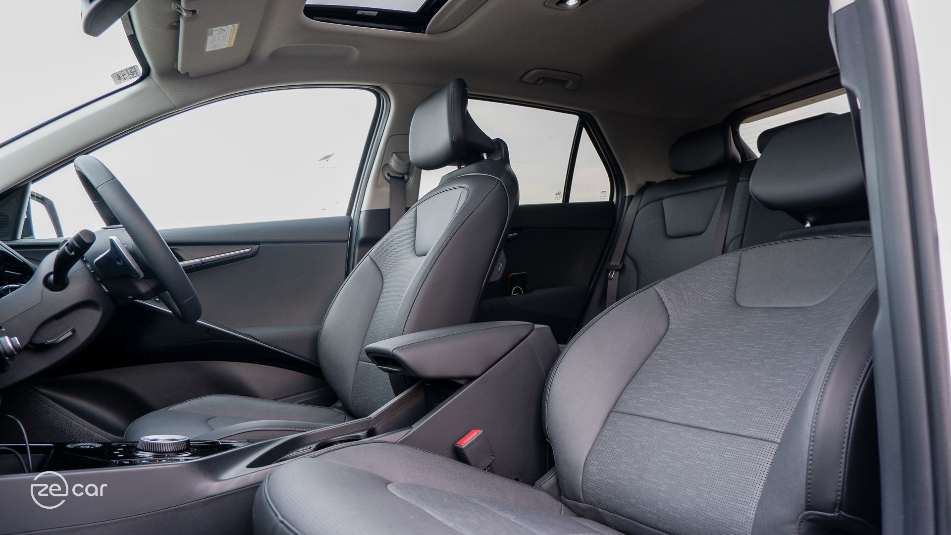 Kia Niro EV interior seats and cup holders