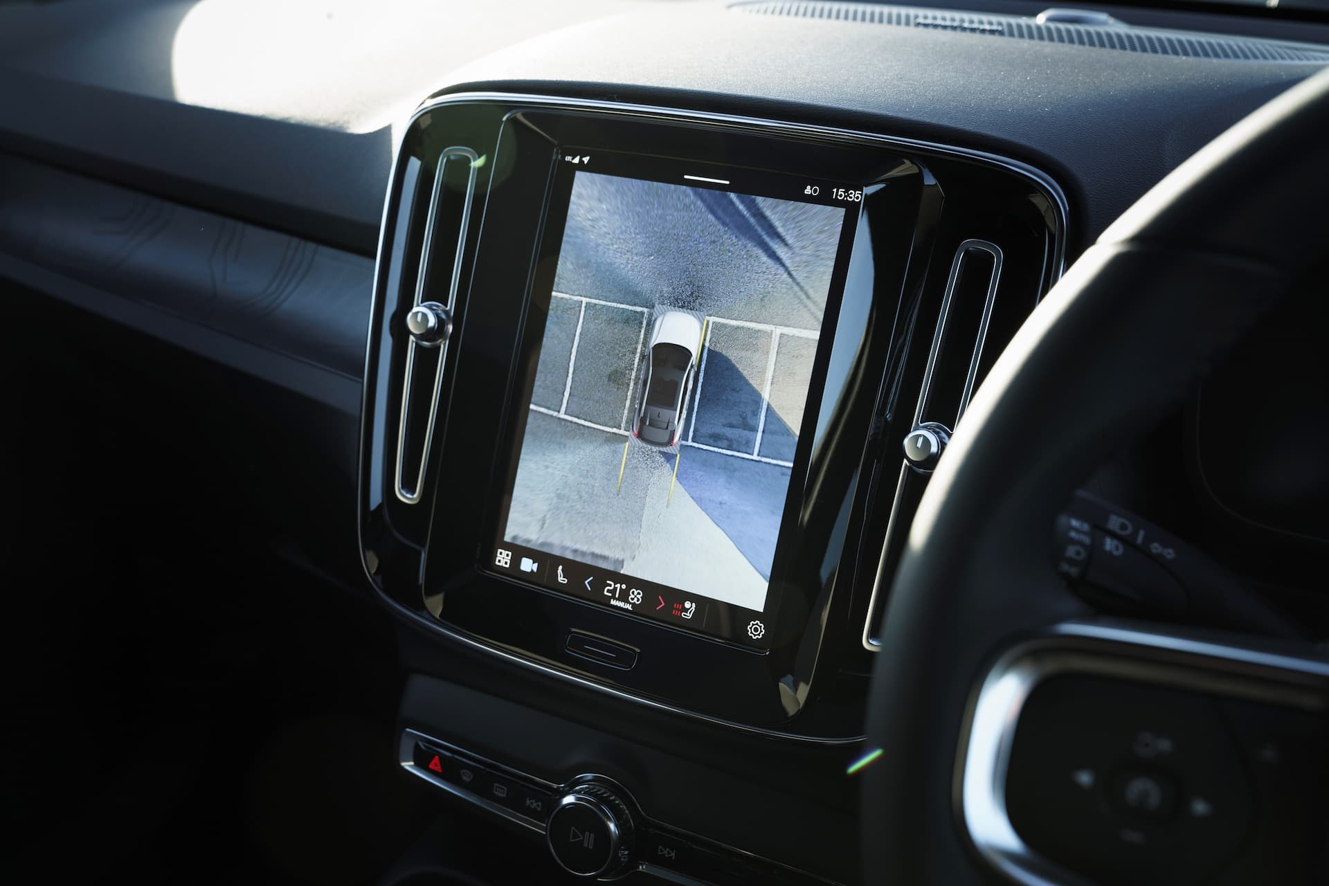 Volvo C40 Recharge touchscreen showing 360-degree camera view