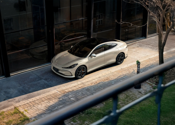 IM6 electric SUV - $3,000 cashback and $500 accessories bonus offer