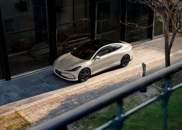 IM6 electric SUV - $3,000 cashback and $500 accessories bonus offer