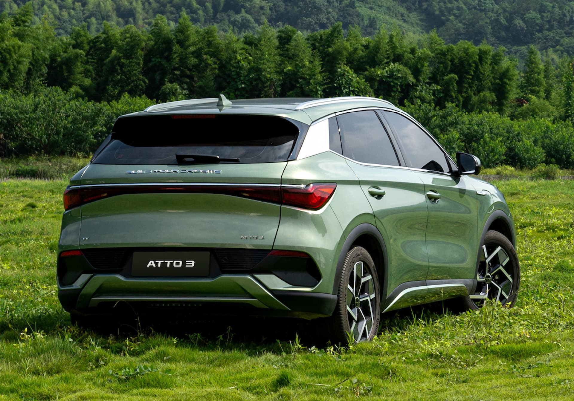 BYD Atto 3 rear logo letter and Forest Green colour
