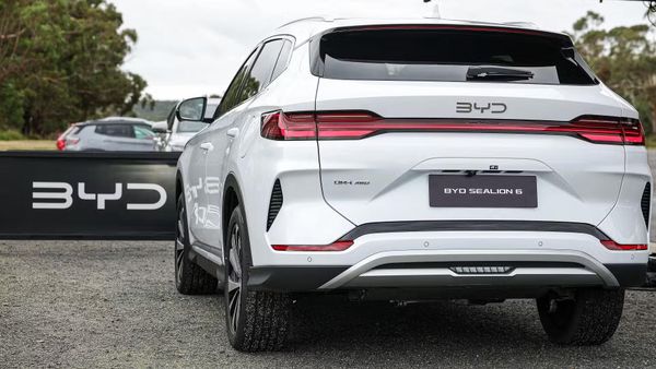 BYD Sealion 6 plug-in hybrid SUV