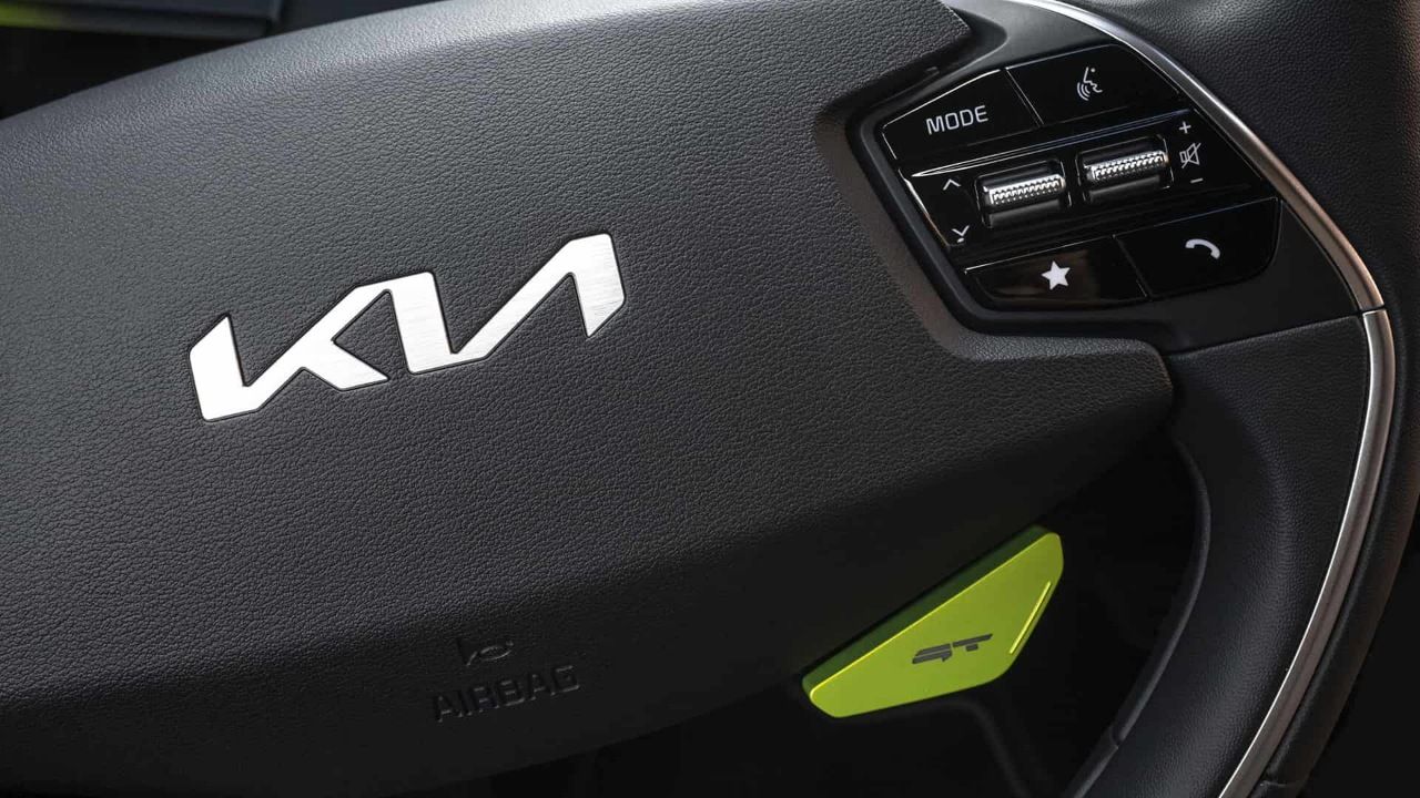 Kia EV6 GT driver's wheel buttons