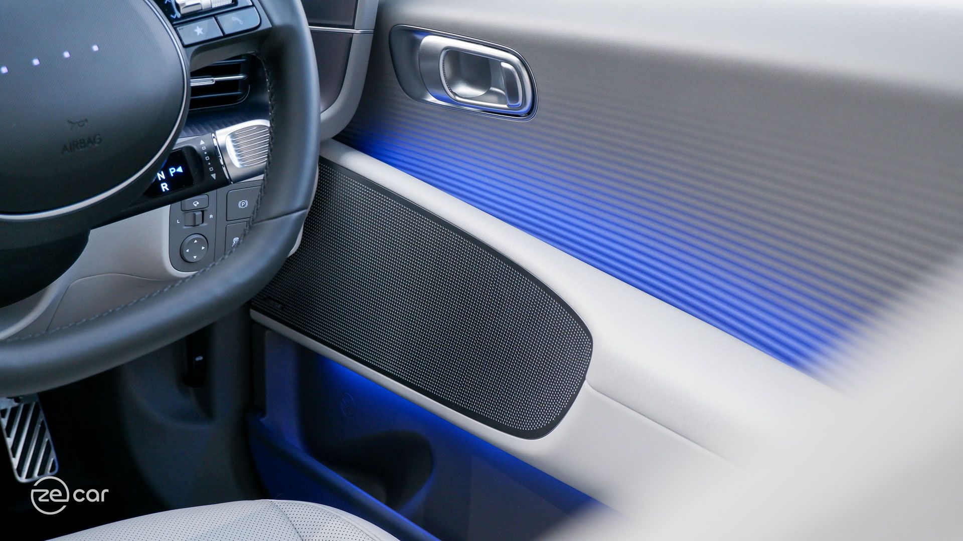 Hyundai Ioniq 6 door and centre console design