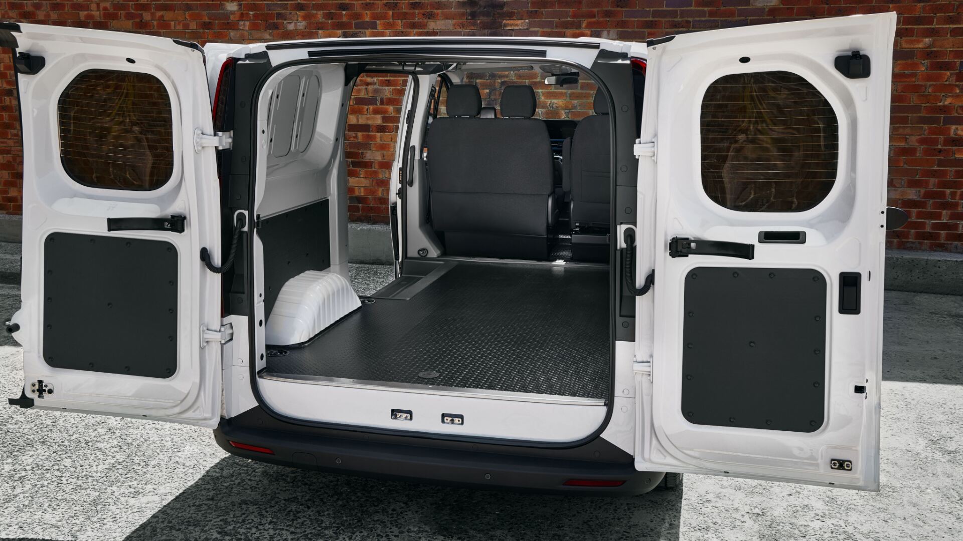 2024 LDV eDeliver 7 rear view with all doors open