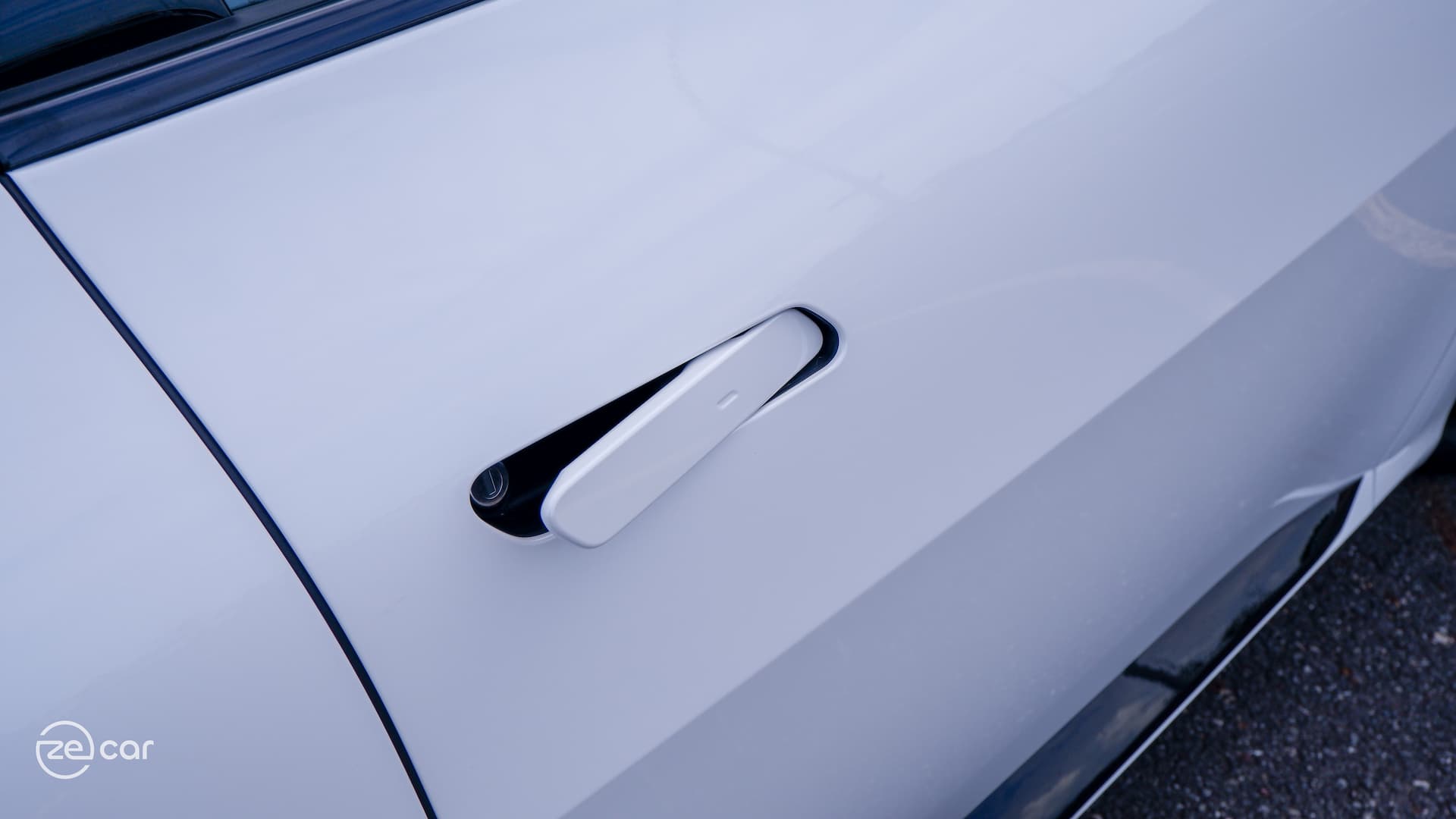 White Kia EV6 GT-Line pop-out door handle