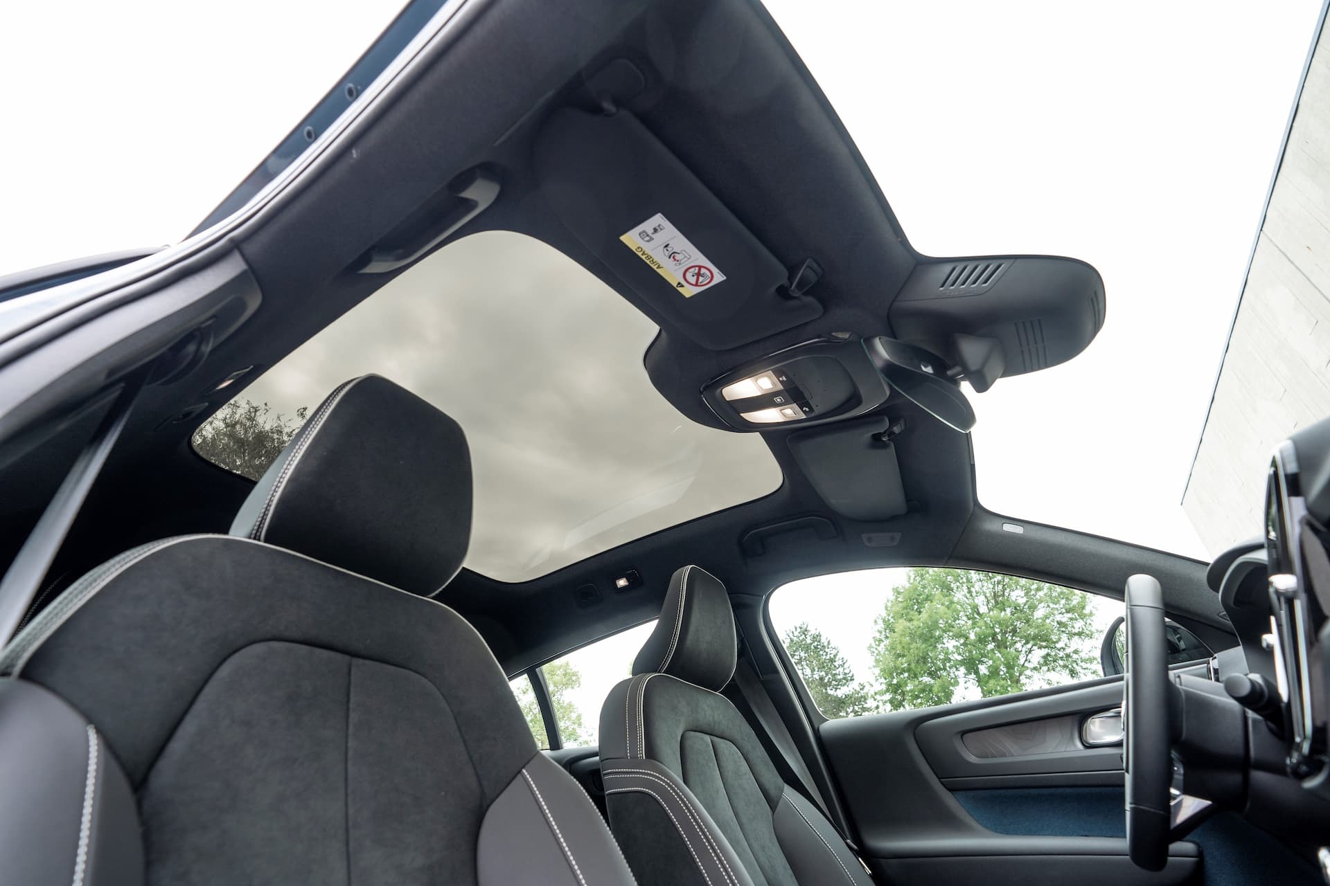 Volvo C40 Recharge glass roof