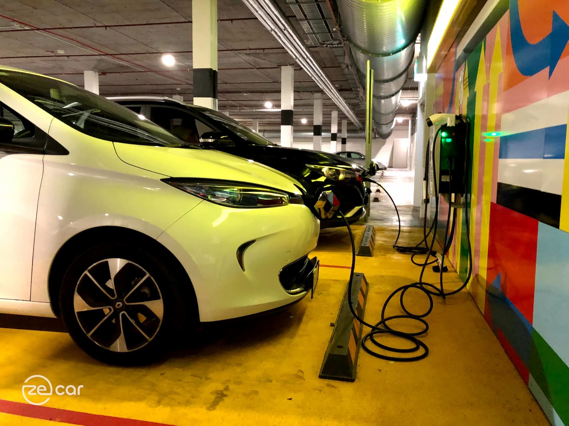 Renault Zoe and MG ZS EV charging from Schnider wallbox