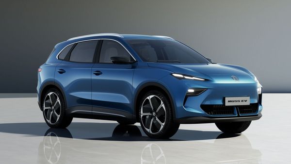 MG MGS5 EV electric SUV - $2,000 cashback offer