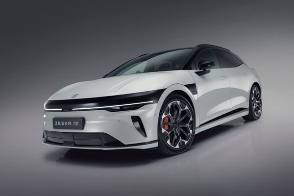 Zeekr 7GT electric wagon front three-quarter view