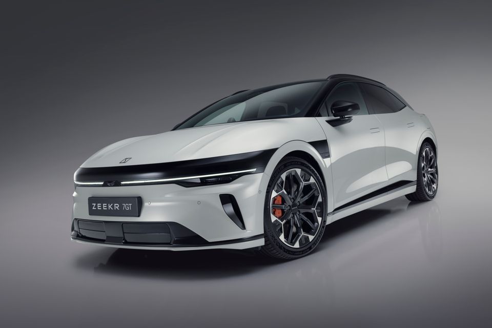 Zeekr 7GT electric wagon front three-quarter view