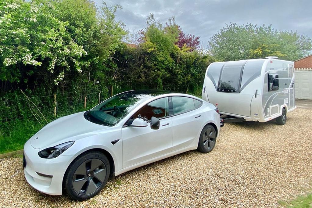 Tesla Model 3 RWD towing caravan