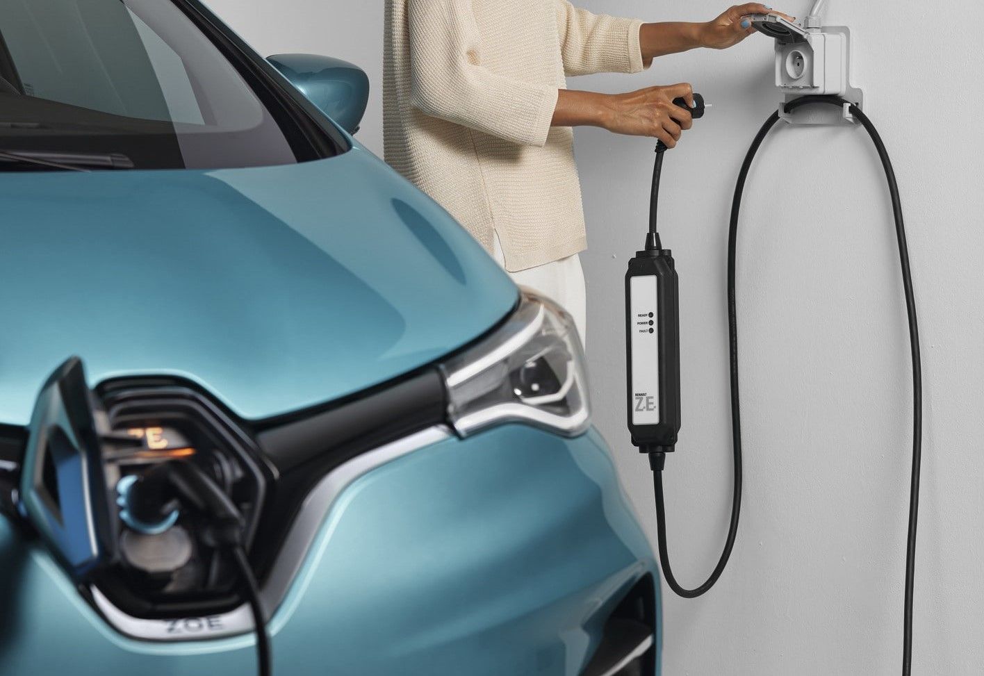 renault zoe using powerpoint portable charger