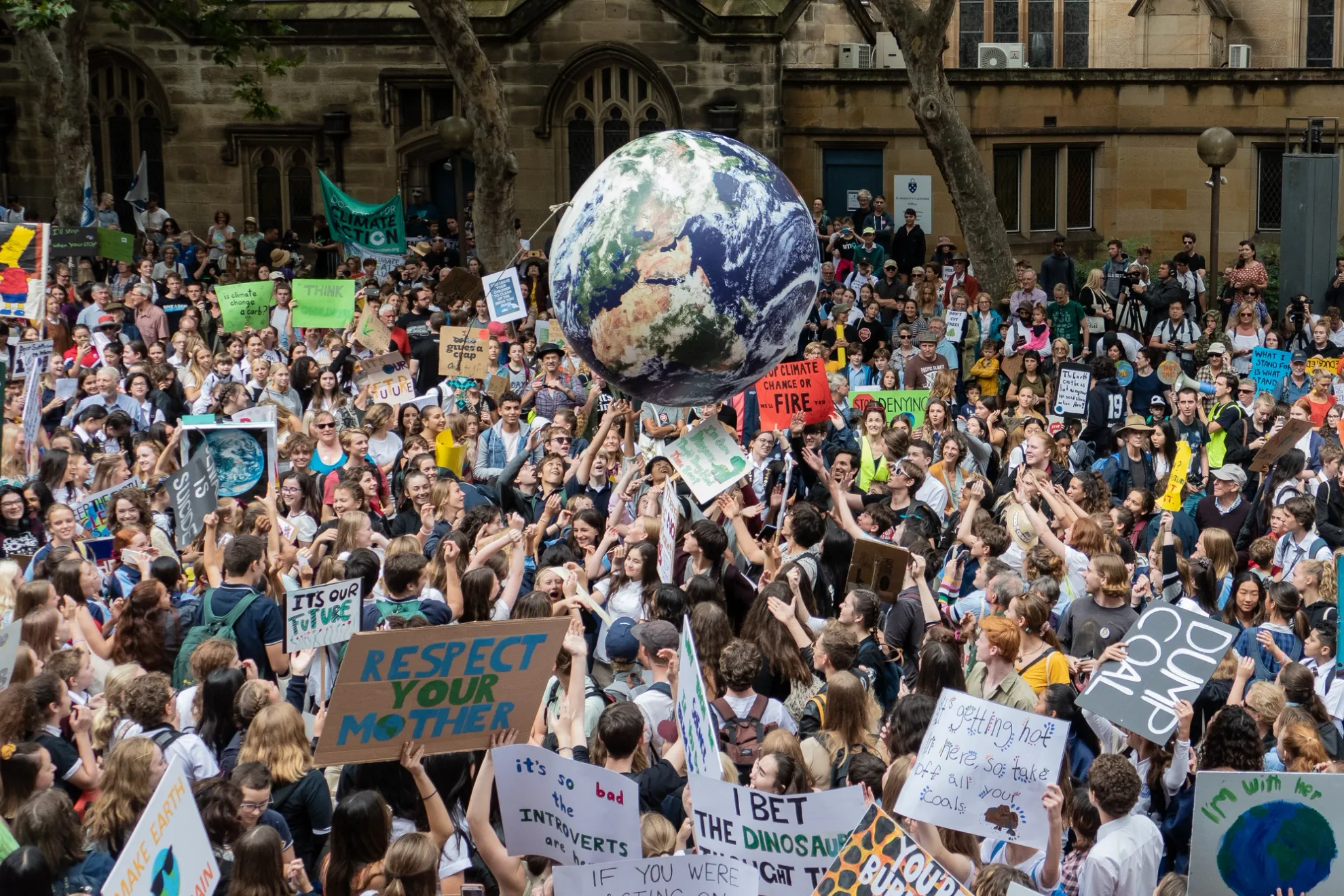 20 000 Australian students gather in climate change protest rally, School Strike 4 Climate, and demand urgent action on climate change