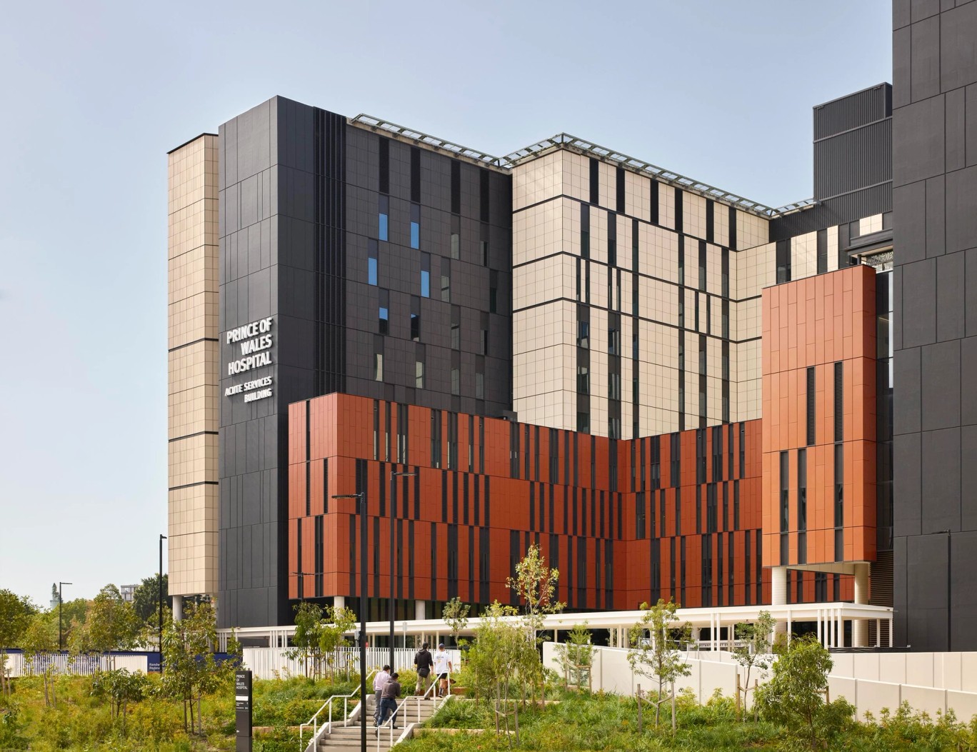 The main arrival and ASB experience is orchestrated around a central landscaped courtyard – with a sunken garden – delivering natural light and a tranquil setting to the heart of the project.