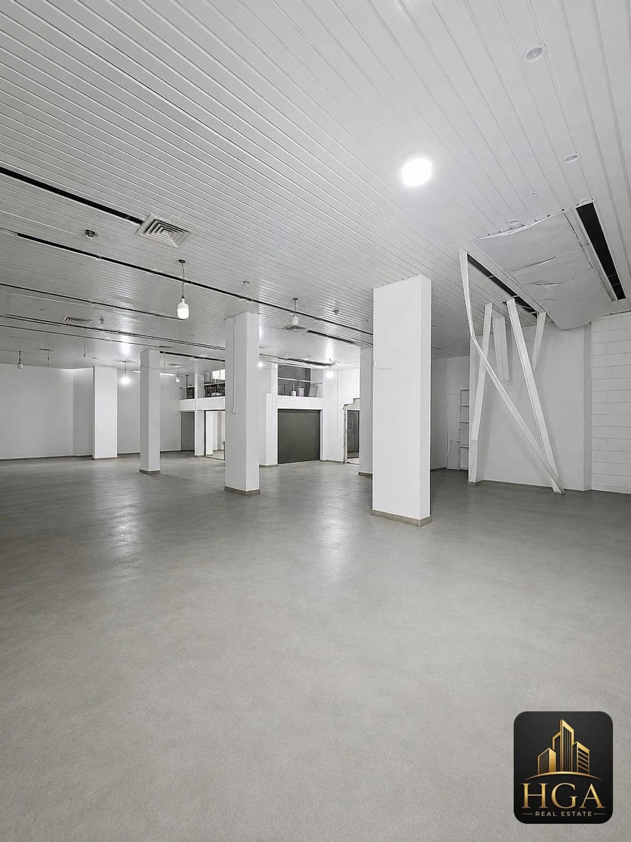 700 m² warehouse for sale in Adonis — Photo 1 of 1