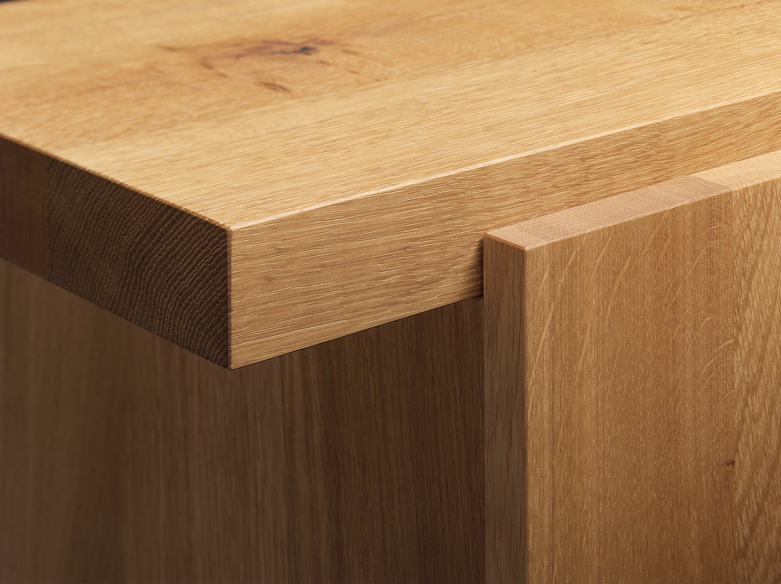Studio David Thulstrup_TORE_High Res_Detail_Oak oiled_2400x1796.jpg