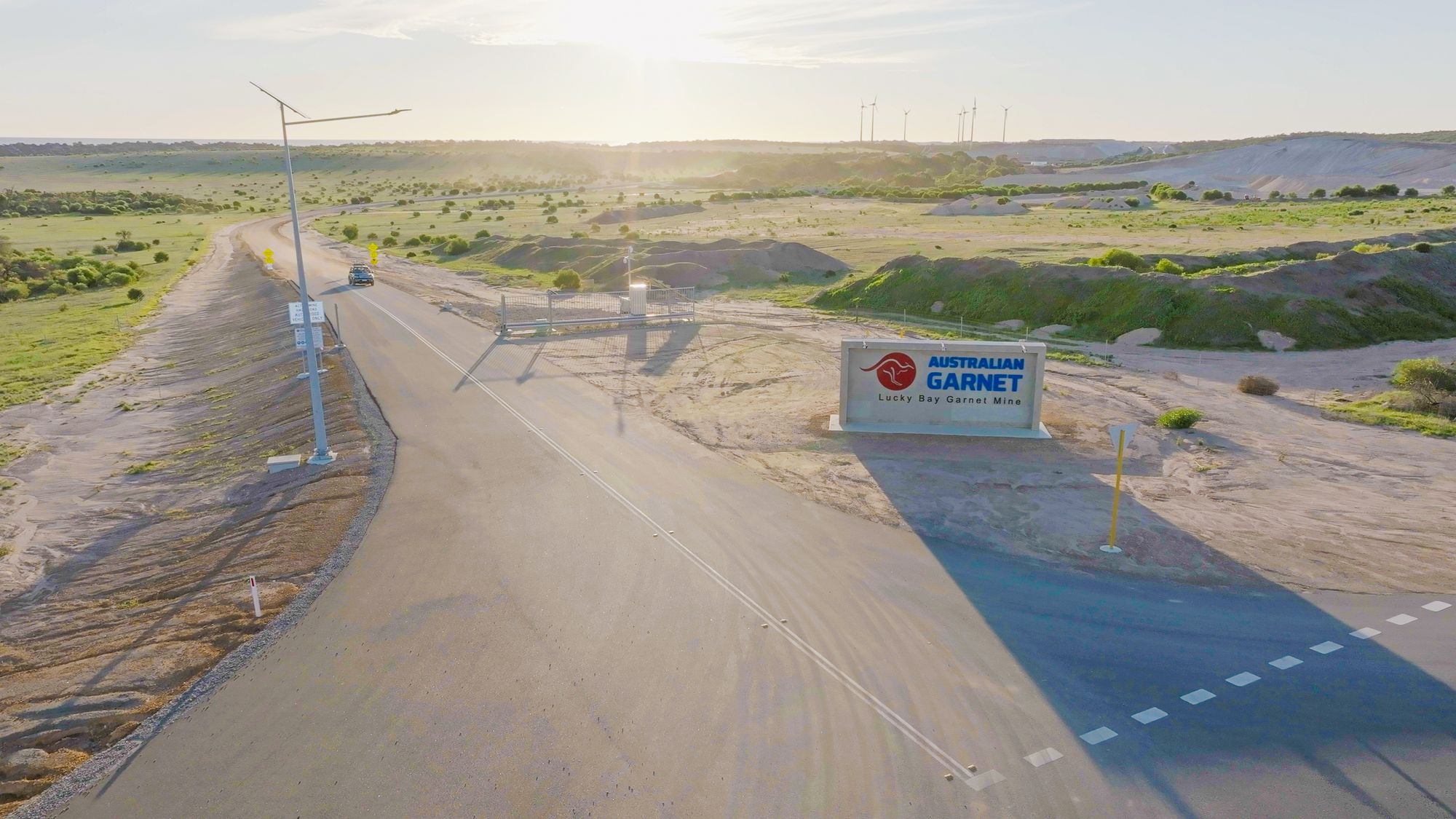 Image of the road leading into Australian Garnet