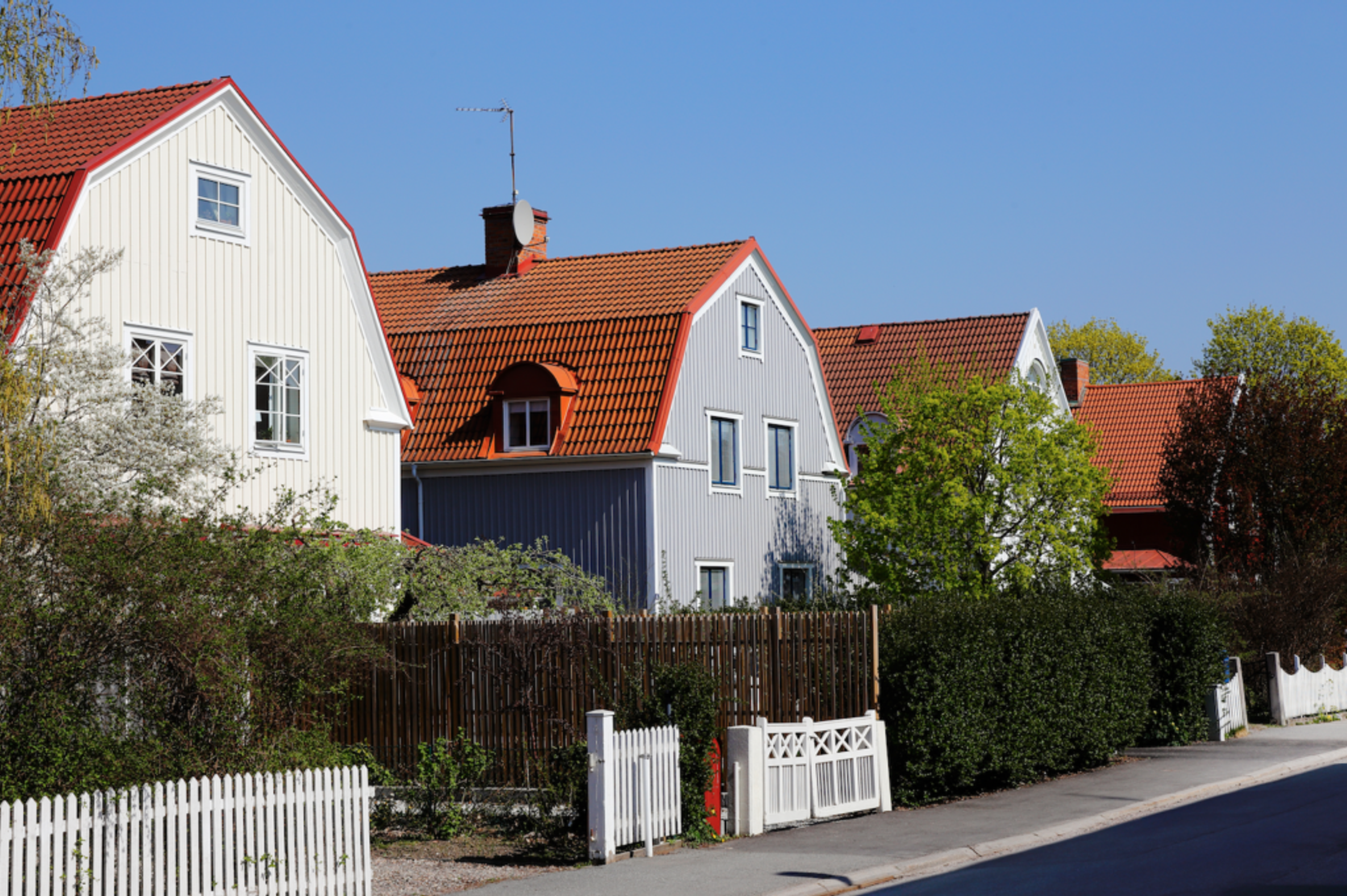 Tips och trix - se över fasad, tak och trädgård i påsk!