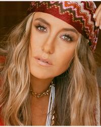 Artist - Lainey Wilson