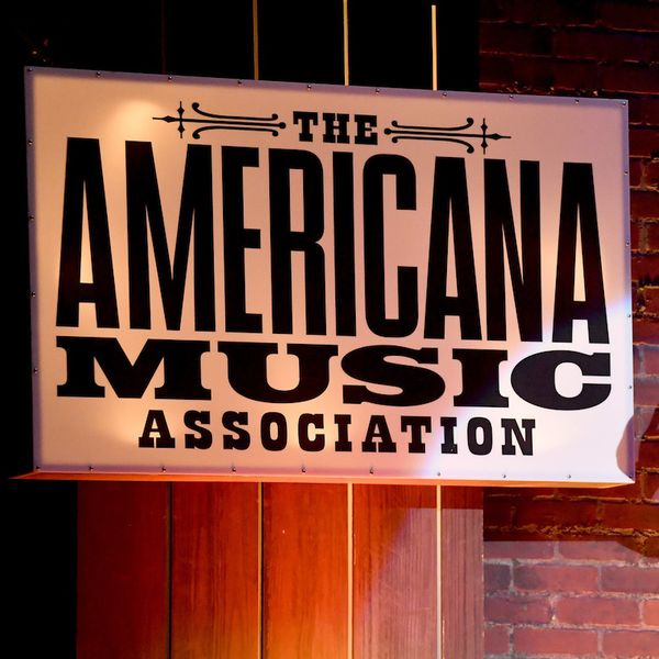 Holler Country Music