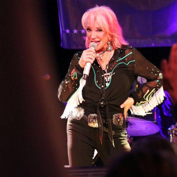 Holler Country Music