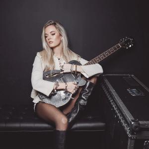 Holler Country Music
