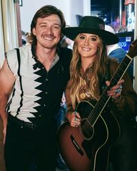 Morgan Wallen & Lainey Wilson hanging out together backstage
