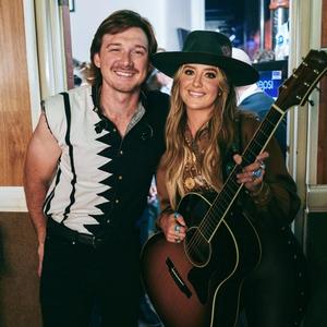 Morgan Wallen & Lainey Wilson hanging out together backstage