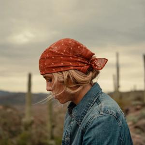 Single – Man Downstairs – Avery Anna