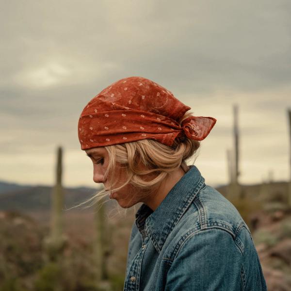 Single – Man Downstairs – Avery Anna