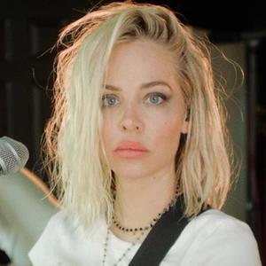MacKenzie Porter in new Prime Video show, The Runarounds