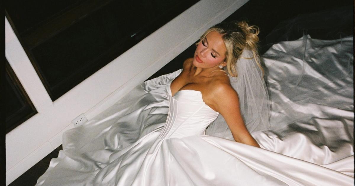 Everything We Know So Far About Megan Moroney's Long-Awaited Unreleased Song, 'Wedding Dress' | Holler Everything We Know So Far About Megan Moroney's Long-Awaited Unreleased Song, 'Wedding Dress' | Holler