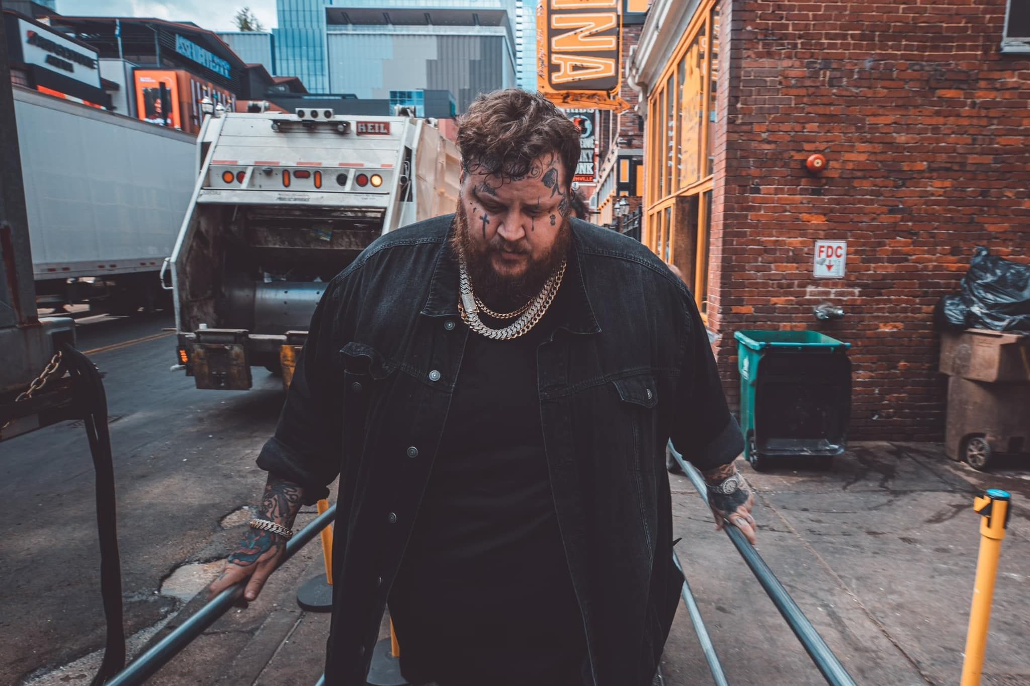 Jelly Roll Brings Fans Behind the Scenes with Hulu Documentary