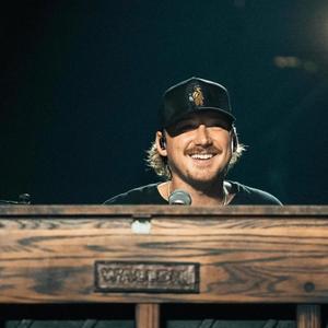 Morgan Wallen playing piano on-stage