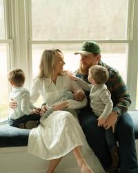 Artist - Luke Combs, Nicole & Family 1