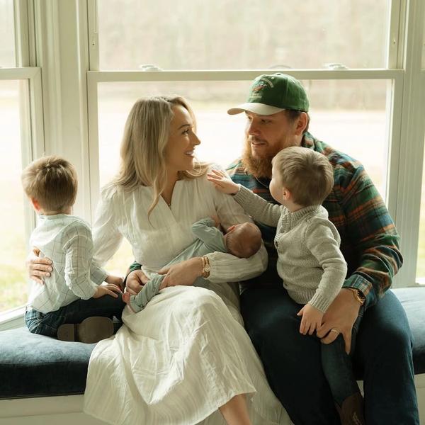 Artist - Luke Combs, Nicole & Family 1