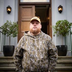 Luke Combs wearing camo outside Abbey Road