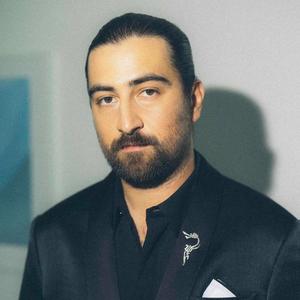 Noah Kahan wearing a suit for the 2026 GRAMMYs