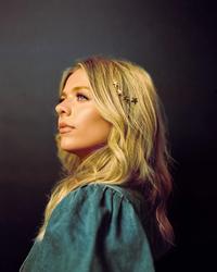 Anne Wilson Stars press photo 