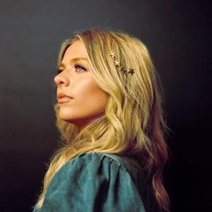 Anne Wilson Stars press photo 