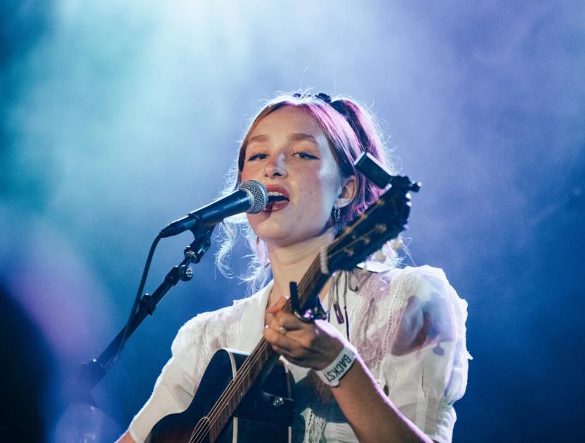 Bella White Enchants Crowd at AMERICANAFEST 2023 | Holler